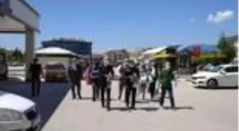 Sağlık çalışanlarınrı anneler gününü kutladılar