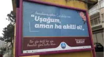 Trabzon'da bilboardlara dikkat çeken Anneler Günü mesajları