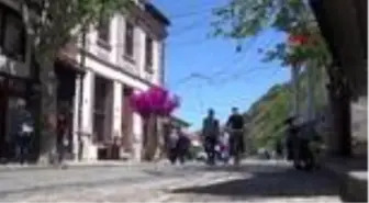 İki iklim aktivistin dünya turu Kosava'da karantinayla bitti