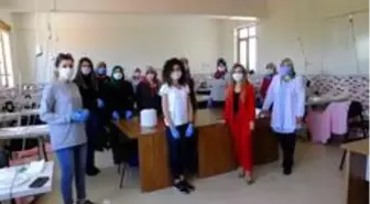 Aksaray'da gönüllü kursiyer ve kadınlar maske üretimi yapıyor