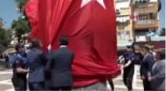 ANTALYA Yenilenen parka Karamanoğlu Mehmet Bey heykeli