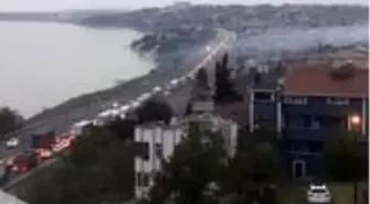 4 günlük sokağa çıkma yasağı öncesinde Silivri Gümüşyaka'da kilometrelerce araç kuyruğu oluştu