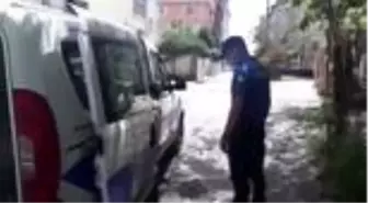 Evladı gurbette olan yaşlı kadının tedavisini polis yaptırdı