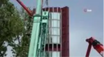 Beşiktaş'ın simgelerinden 'Özgürlük Anıtı' yıkılıyor