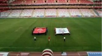 Antalya Stadyumu'ndan İstiklal Marşı yankılandı
