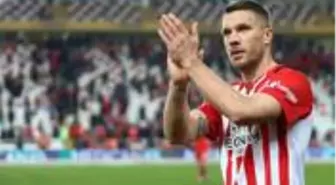 Podolski, sosyal medyadan yaptığı paylaşımla 19 Mayıs'ı kutladı