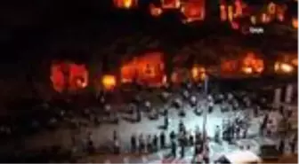 120 davulcu sosyal mesafeye kuralına uyarak davul çaldı