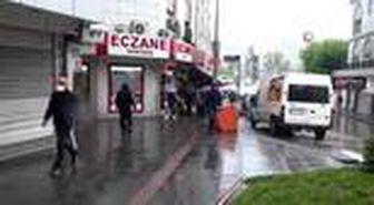 Sokak ortasında komaya girdi, zorla çikolata yedirmeye çalıştılar