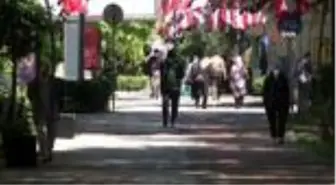 Çocukları ile kutlayamadıkları Ramazan Bayramı'nı arkadaşları ile geçiriyorlar