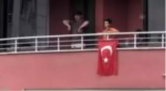 Bayramı evde geçiren vatandaşlar dans etkinliğiyle moral buldu
