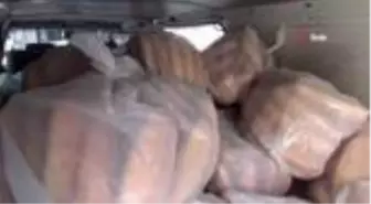 Afyonkarahisar'da Vefa Destek Grubu ekipleri bayramın 3'üncü günü de ekmek dağıttı