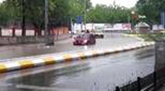 Edirne'de şiddetli yağış...Yağmur suları caddeleri göle çevirdi, araçlar yolda kaldı