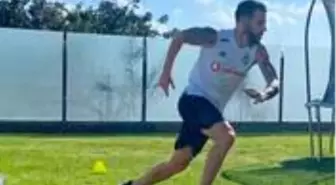 Negredo'nun antrenman sırasında Beşiktaş forması giymesi sosyal medyada gündem oldu