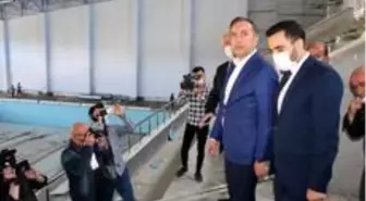 Spor tesislerini inceleyen AK Parti Çorum Milletvekili Ahmet Sami Ceylan;