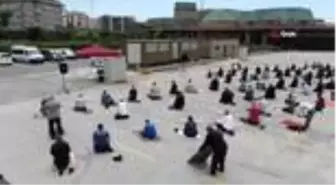 Beyoğlu polisinden cemaate hoparlörlü drone ile 'sosyal mesafe' uyarısı