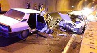 Tünelde otomobiller kafa kafaya çarpıştı: 4 yaralı