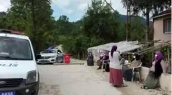 Tozdan bıkan mahalleli yolu ulaşıma kapattı