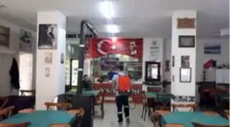 Aliağa Belediyesi, işletmeleri dezenfekte ediyor