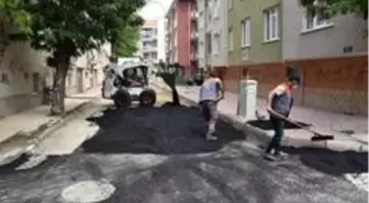 Fen İşleri yolları ve kaldırımları iyileştiriyor