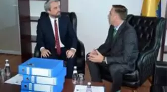 Kosova'da Türk Bakan Enis Kervan, göreve başladı