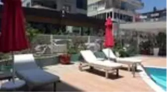 Antalya'da 'sosyal mesafeli' oteller müşteri almaya başladı
