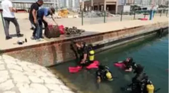 Mersin'de dalgıç polisler sualtı dip temizliği yaptı