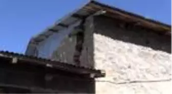 Pütürge ilçesinde depremde evleri ağır hasar görenlere çadır kuruldu