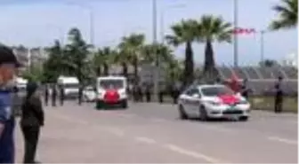 SAMSUN ŞEHİT ANNESİ, OĞLUNUN FOTOĞRAFINA SARILIP AĞLADI