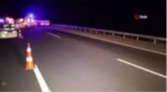 TEM'de bariyerlere çarpan otomobil takla attı: 5 yaralı