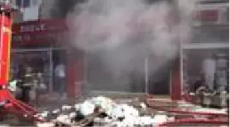 Yangında 2 iş yeri ve 1 konut zarar gördü