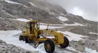 Antalya'nın yayla yollarında kar temizliği