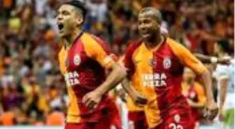 Galatasaray, karton taraftarları tribünlere yerleştirmeye başladı