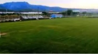 Son dakika... Yunusemre'de futbol tesisleri yeni sezona hazırlanıyor