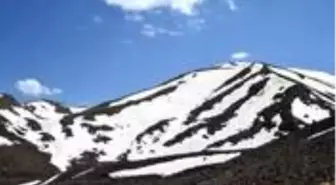 Haziranda kar görenler fotoğraf çekmeyi ihmal etmiyor