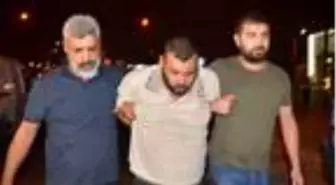 Polise çarpıp kaçan otomobilden 16 kilo esrar çıktı