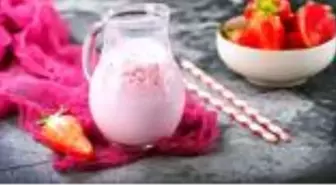 Plajları serinleten lezzet! Çilekli milkshake tarifi