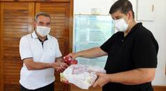 Burhaniye'de cami cemaatine lokum ve gül suyu ikramı