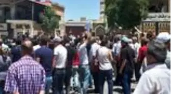 Esed'in başı ekonomik dertte, halk yiyecek sıkıntısı çekiyor