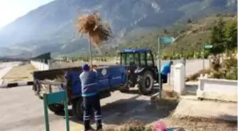 Manisa genelindeki mezarlıklarda hummalı çalışma