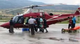 Ambulans helikopter kolu kopan işçi için havalandı