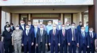 Bakan Karaismailoğlu Eruh'ta yol yapım çalışmalarını inceledi