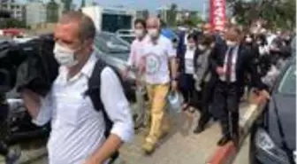 İstanbul Barosu Başkanı, baroların yapısında değişiklik öngören düzenlemeye karşı Ankara'ya yürüyüşe geçti