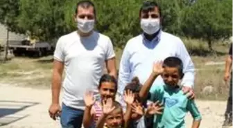 Çeşme'de çadırları yıkılan Roman vatandaşlara AK Parti'li Cemal Bekle sahip çıktı