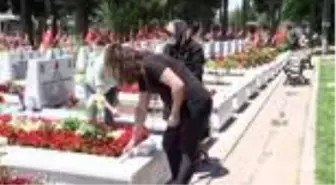 Edirnekapı Şehitliği'nde Babalar Günü hüznü