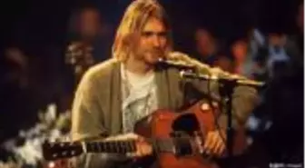 Kurt Cobain'in gitarı rekor fiyata satıldı