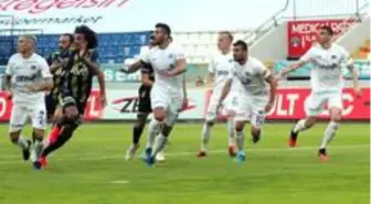 Süper Lig: Kasımpaşa: 0 Fenerbahçe: 0 (İlk yarı)