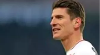 Eski Beşiktaşlı Mario Gomez, boş tribünler önünde futbola veda edecek