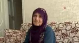Güllü nine, kayıp kocasını maniler söyleyerek bekliyor