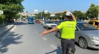 İstanbul'da polisle tıka basa dolu minibüs arasında nefes kesen kovalamaca kamerada