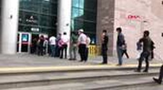 Son dakika haberleri | Eskişehir adliyesinde 'sosyal mesafesiz' kuyruk